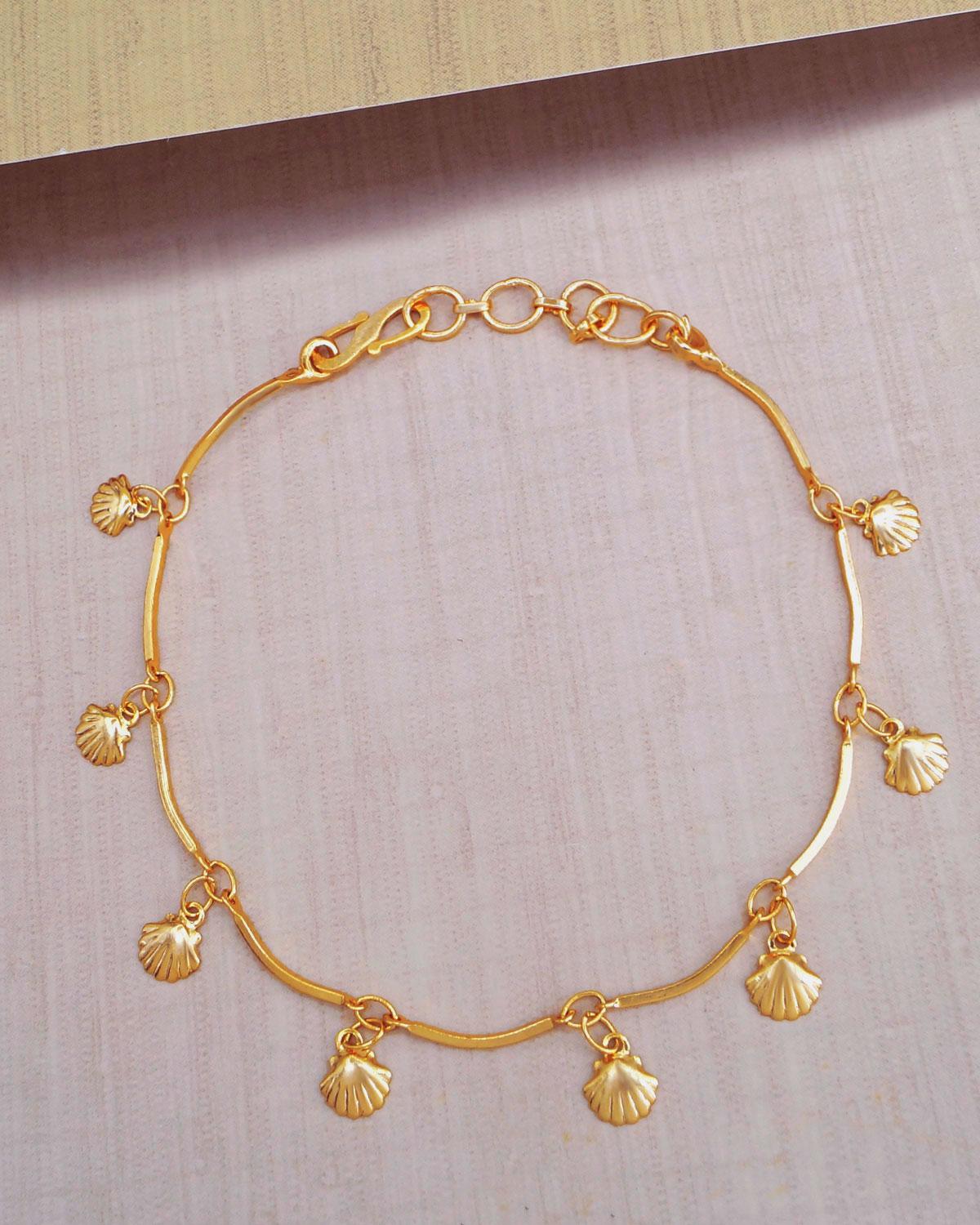Latest Gold Collection Bracelet Design With Golden Sea Shells Hanging In The Bracelet