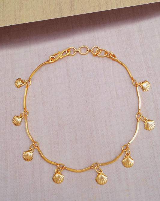 Latest Gold Collection Bracelet Design With Golden Sea Shells Hanging In The Bracelet