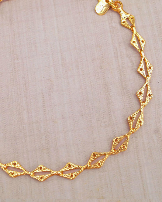 Simple Links Chain Type Bracelet For Girls Everyday Wear