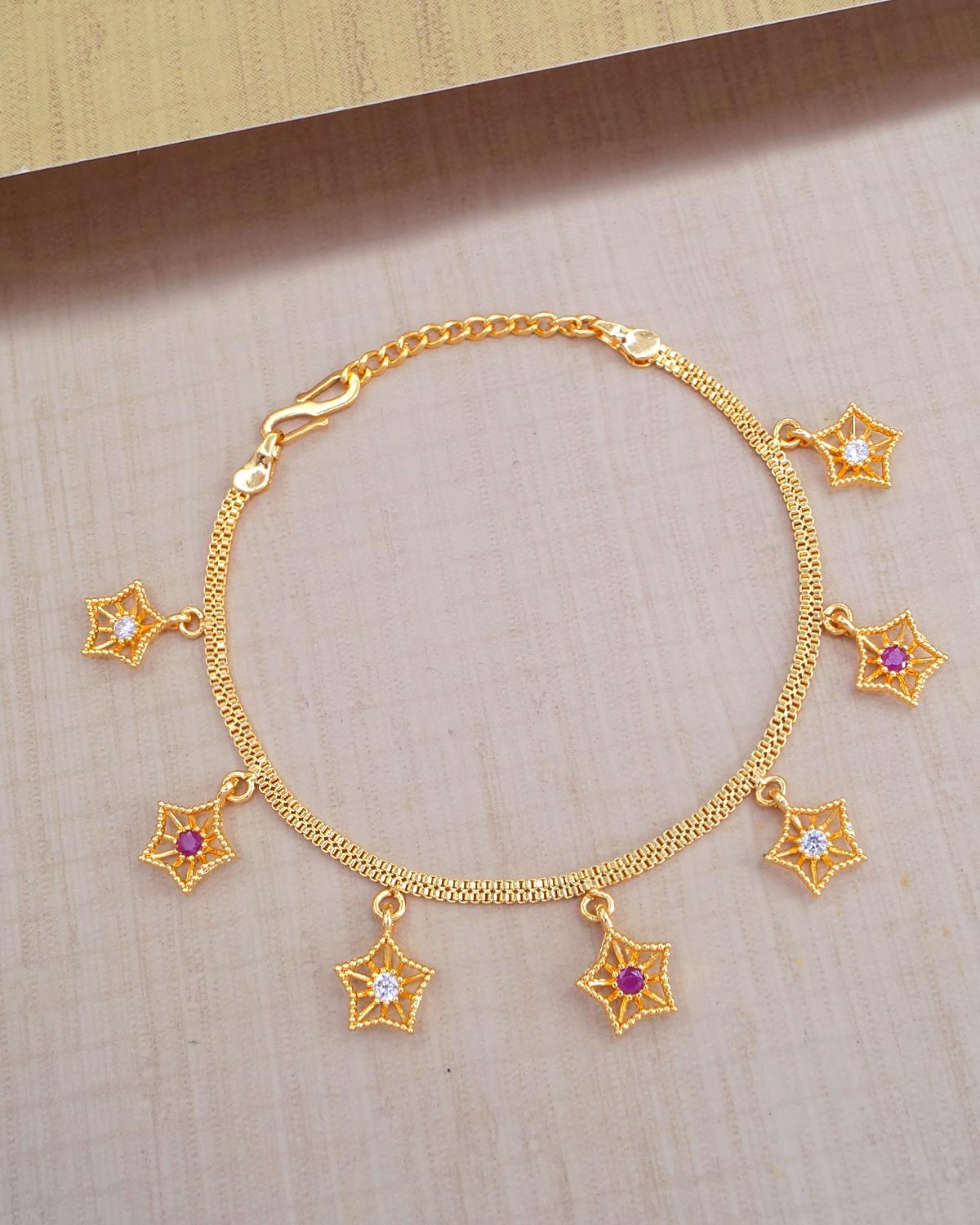 Gold Star Charm Bracelet IBRAC841