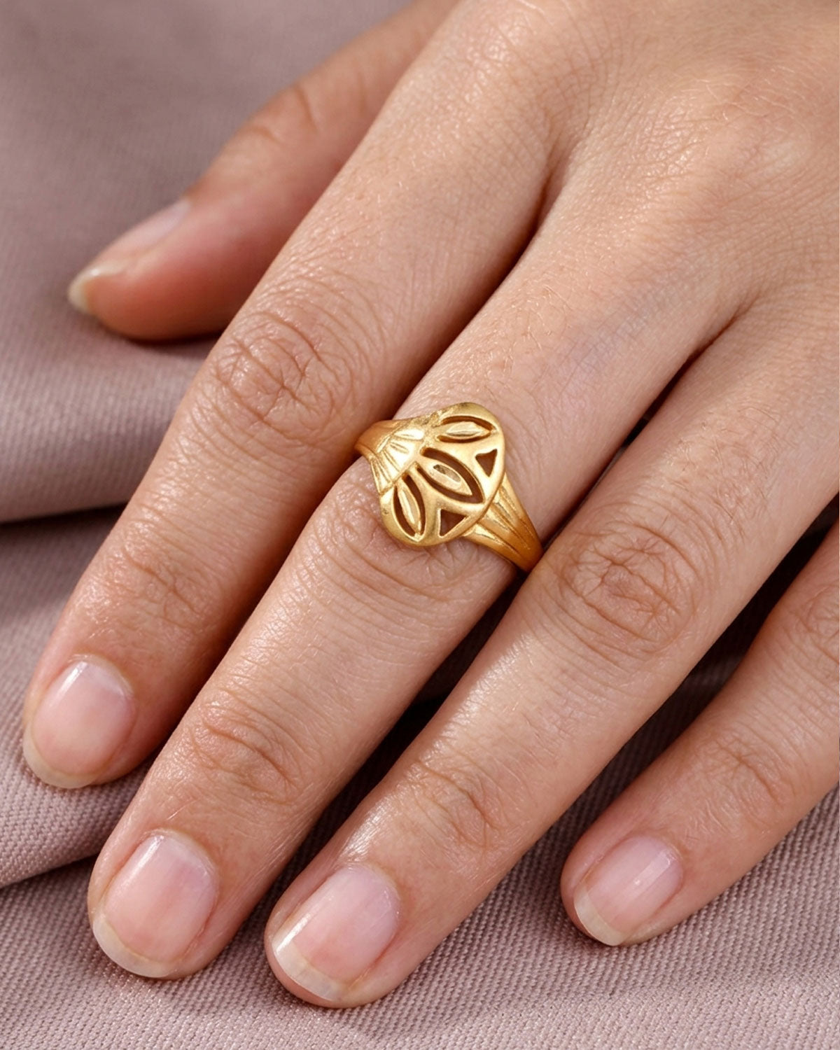 Trendy Dubai Gold Floral Ring Online IFR1632