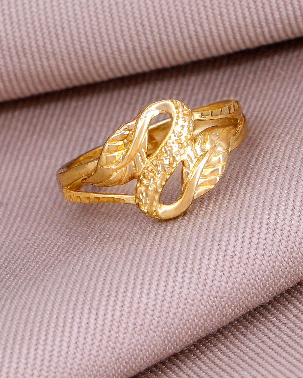 Beautiful Leaf Design Gold Ring IFR1636