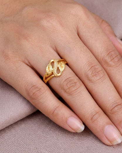 Beautiful Leaf Design Gold Ring IFR1636