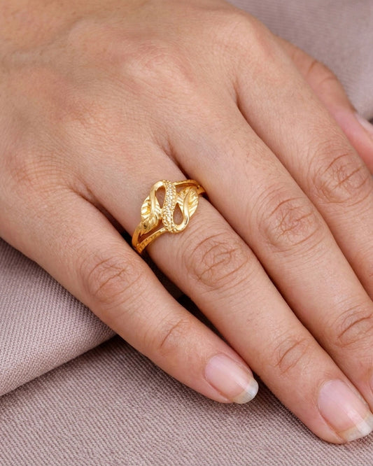 Beautiful Leaf Design Gold Ring IFR1636