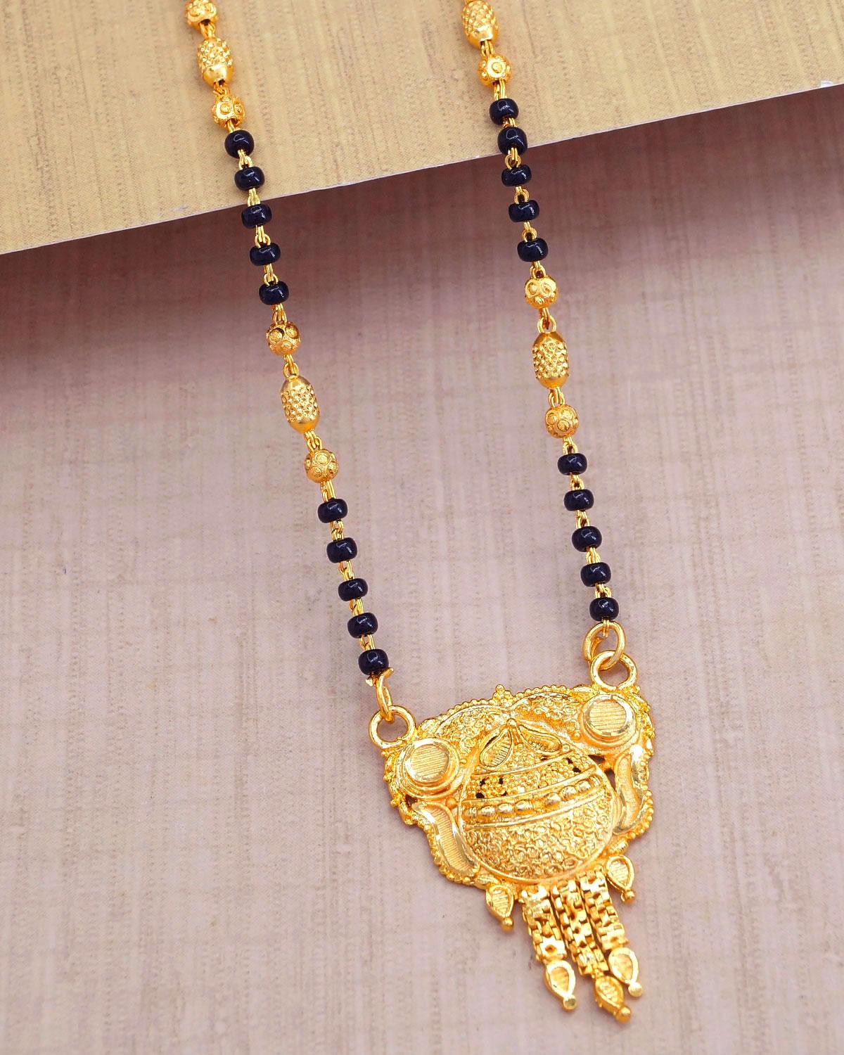 Women Daily Wear Forming Gold Mangalsutra Short Pendant Blackbeads Chain