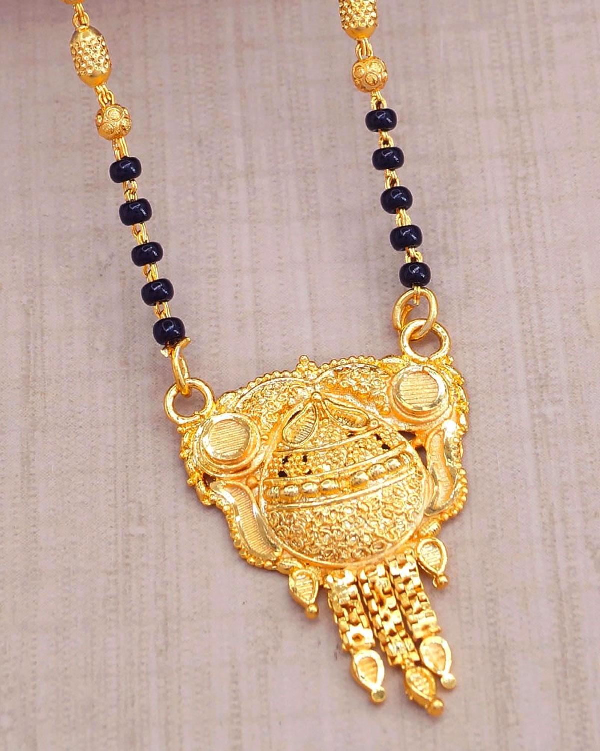 Women Daily Wear Forming Gold Mangalsutra Short Pendant Blackbeads Chain