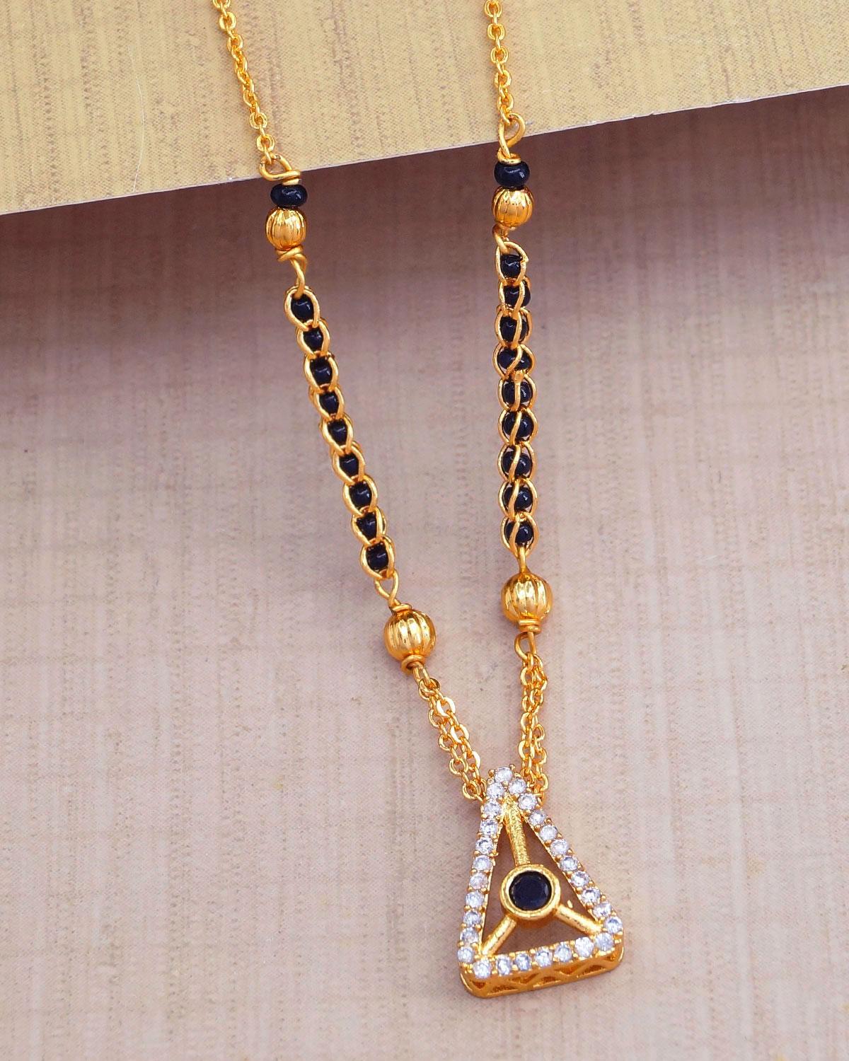 Simple Look Gold Karimani Sara ISMDR2143